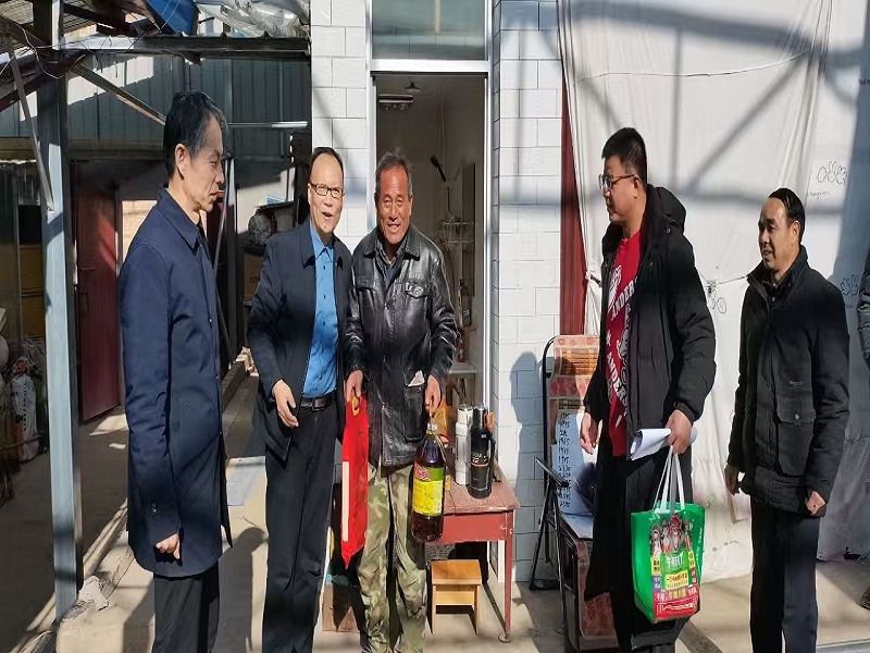 咸陽路橋工程公司領導班子開展鄉村振興調研暨新春送溫暖活動